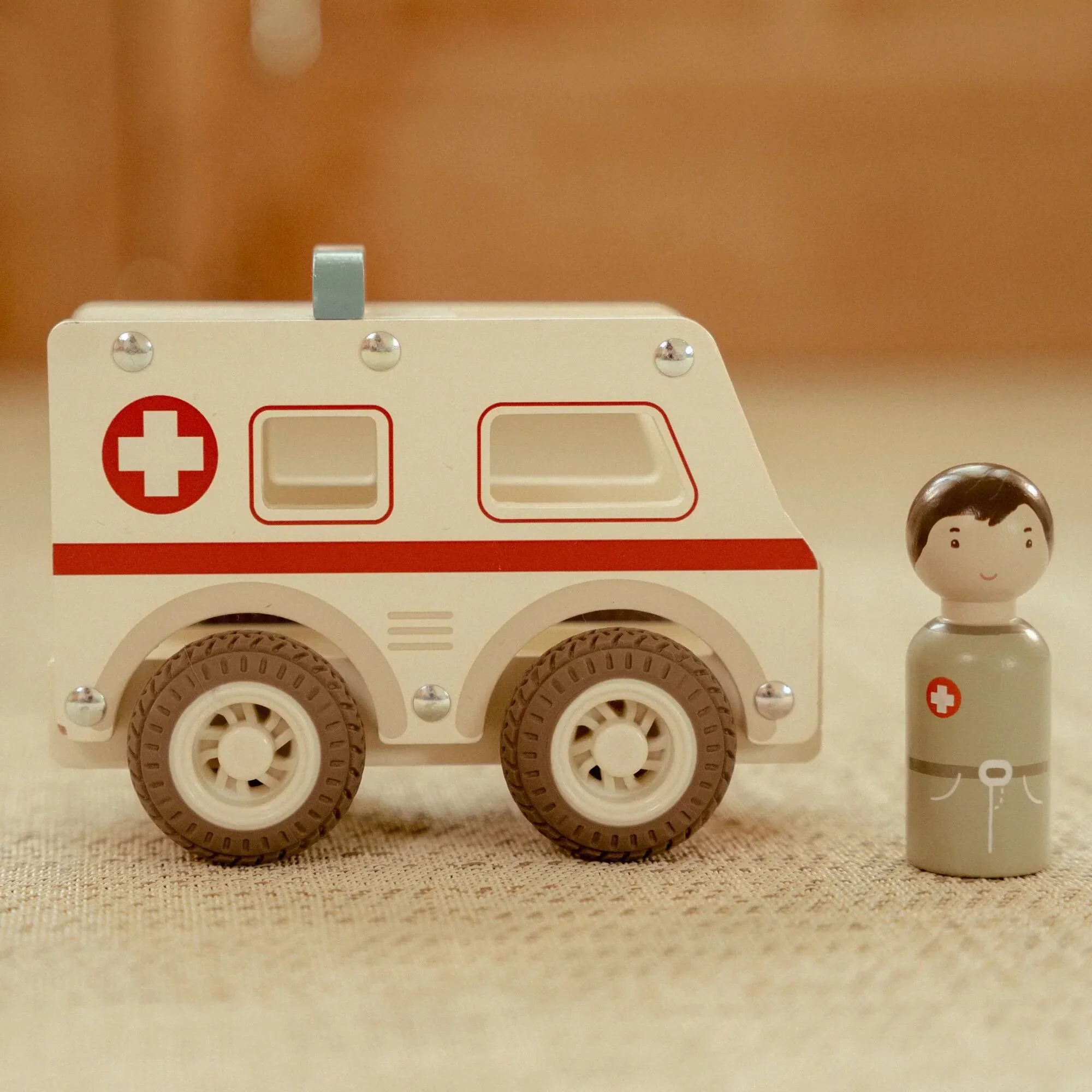 Ambulance en Bois - Little dutch – Image 4