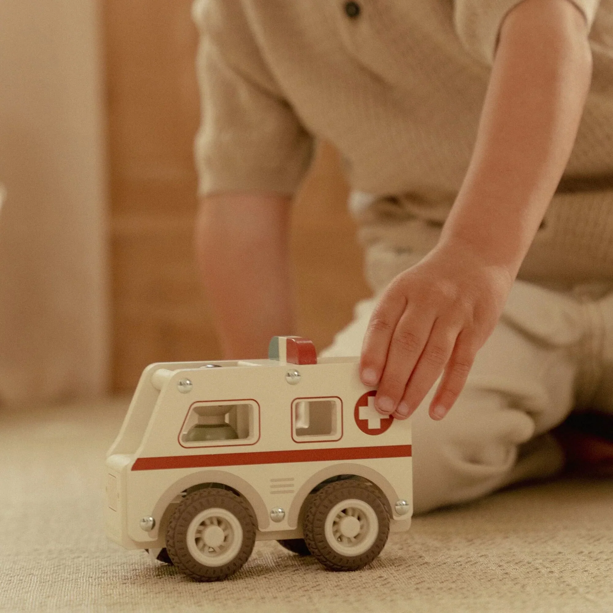 Ambulance en Bois - Little dutch – Image 3