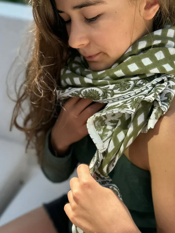 Foulard en coton – 100 % coton – Deux tailles disponibles - Ysé Khaki – Image 3