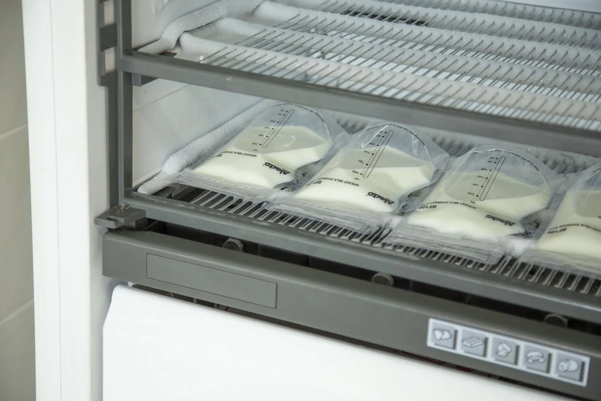 Alecto BF100 - Sachets de conservation du lait maternel 220 ml, 100 pièces – Image 7