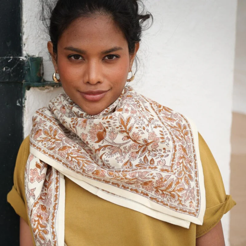 Foulard grand format - Rhapsody Poudré – Image 3