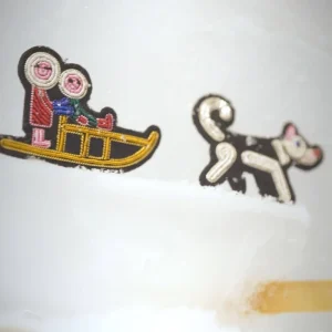 Broche brodée main - Famille d'Inuits