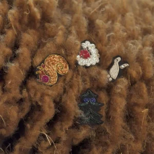 Broche brodée main - Paradis Blanc