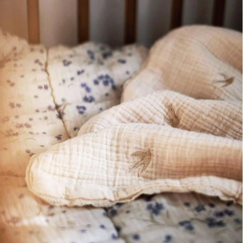 Couverture brodée hirondelles – Image 3