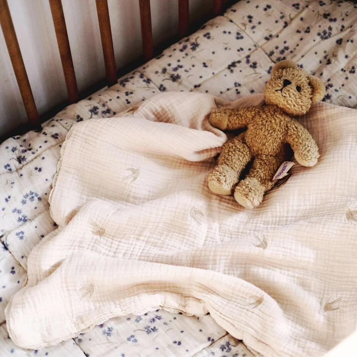 Couverture brodée hirondelles – Image 5