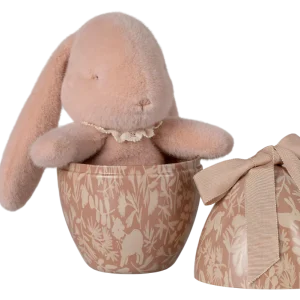 Œuf de Pâques avec lapin Bunny