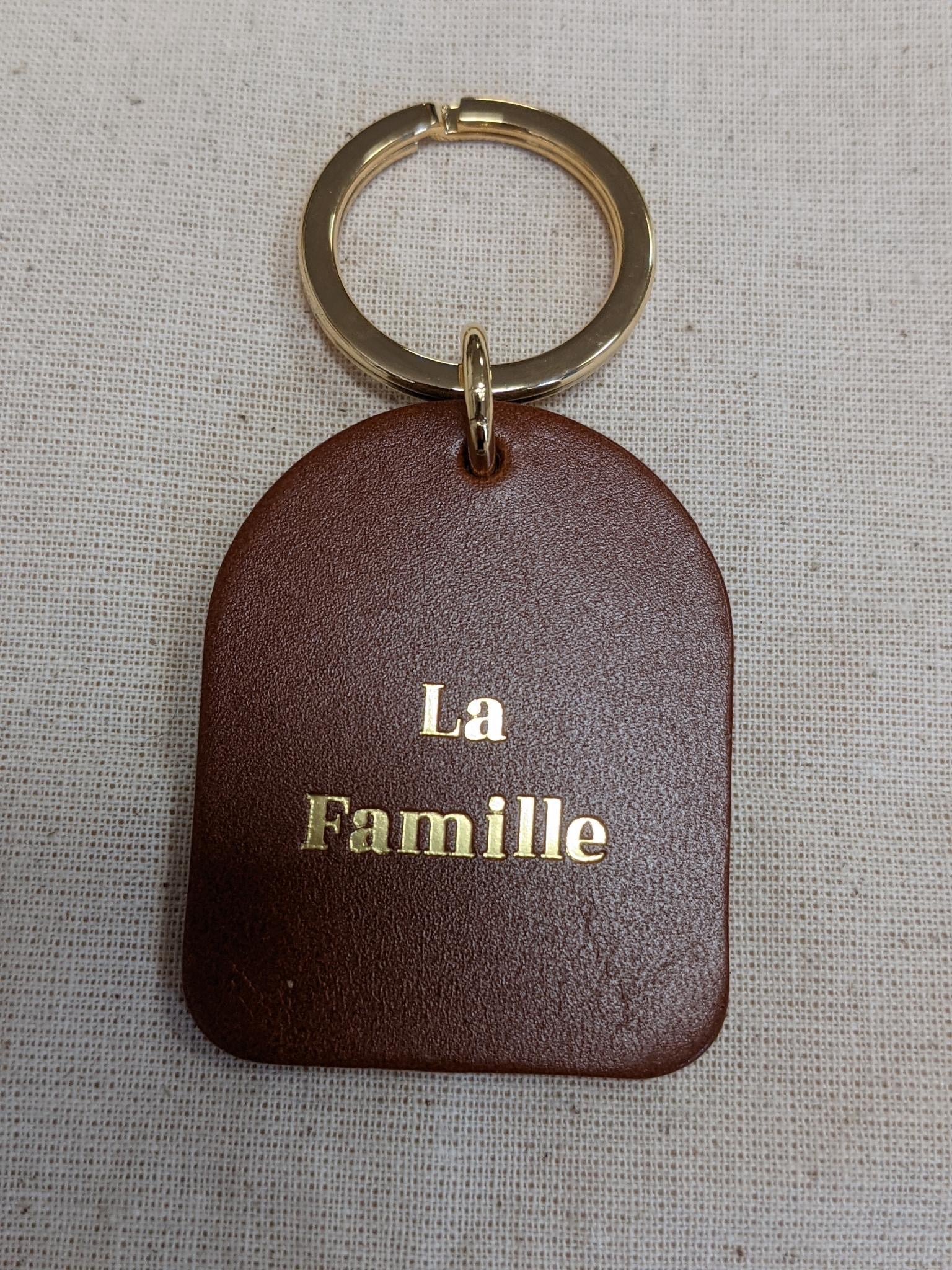 Porte-Clés Arche en cuir Camel - La Famille – Image 2