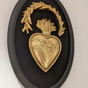 Décoration murale velours ex-voto noir et doré