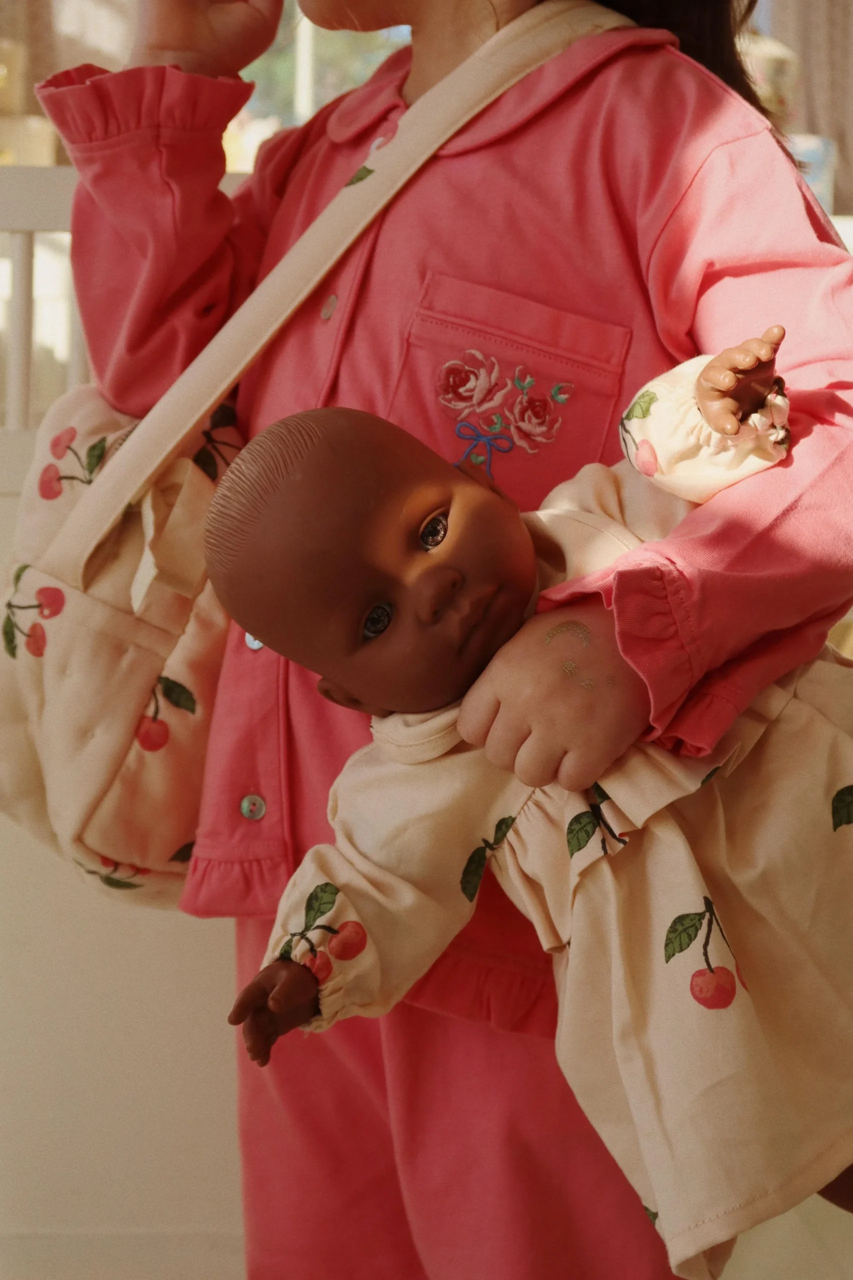 Konges Slojd - Sac à poupées - Ma Grande Cerise Pink - Sac à langer – Image 4